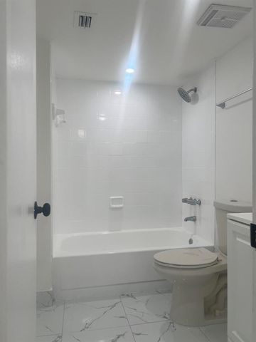 2055 SW 122nd 219, Miami, FL 33175