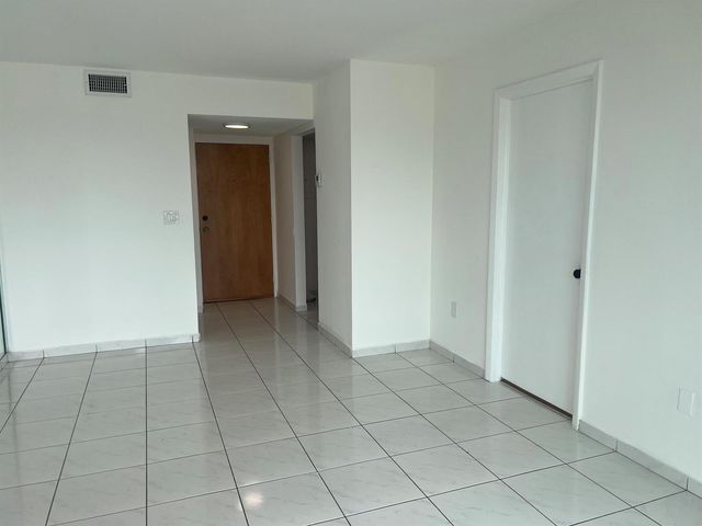2055 SW 122nd 219, Miami, FL 33175