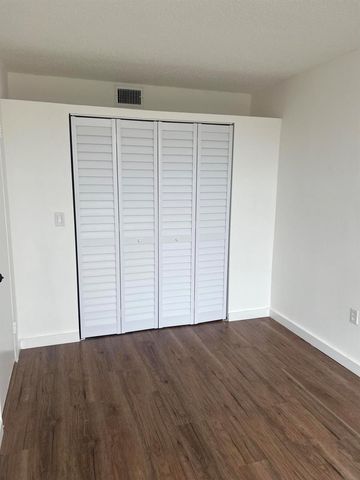 2055 SW 122nd 219, Miami, FL 33175