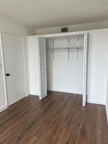2055 SW 122nd 219, Miami, FL 33175