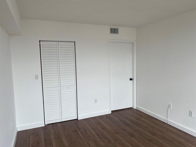 2055 SW 122nd 219, Miami, FL 33175