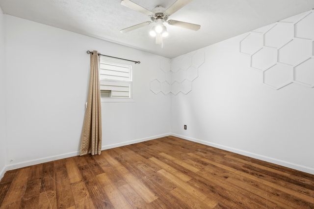 208 South Walnut Street, Huntington, WV 25705