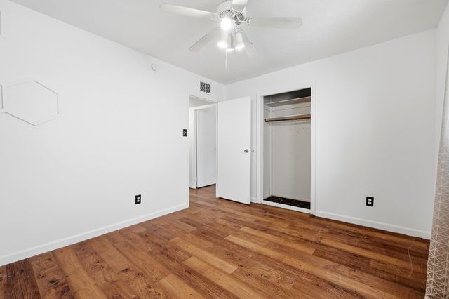 208 South Walnut Street, Huntington, WV 25705