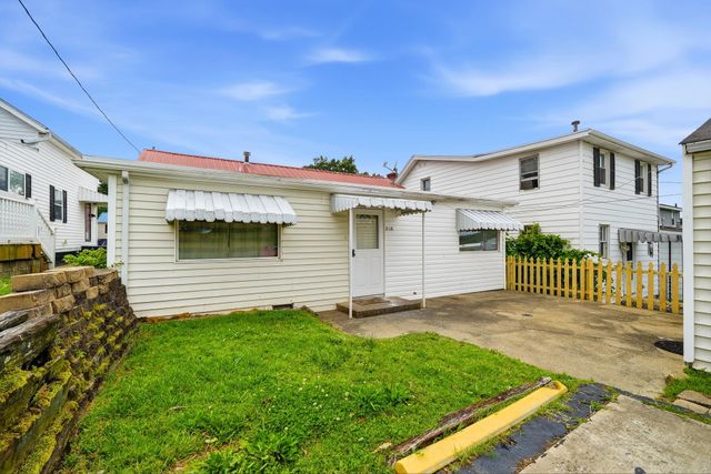 208 South Walnut Street, Huntington, WV 25705