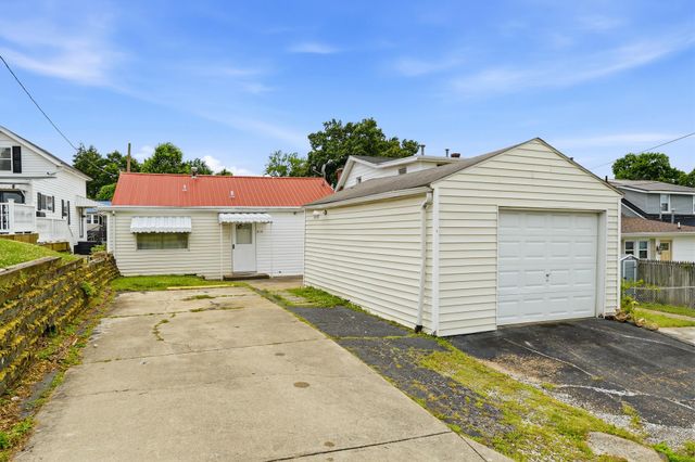 208 South Walnut Street, Huntington, WV 25705