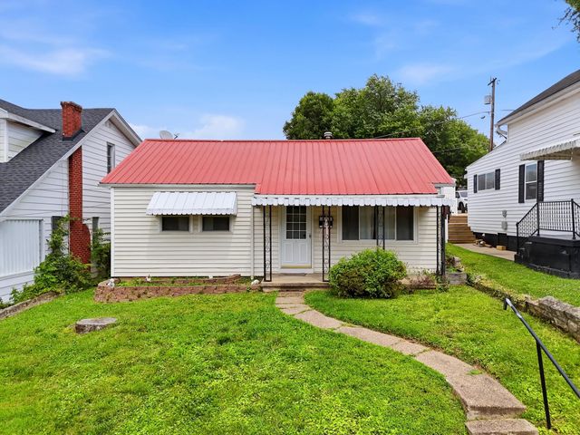 208 South Walnut Street, Huntington, WV 25705