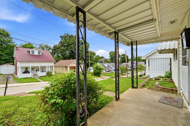 208 South Walnut Street, Huntington, WV 25705