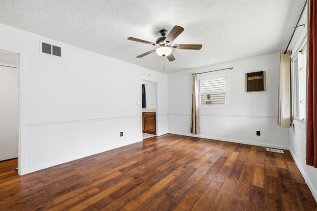 208 South Walnut Street, Huntington, WV 25705