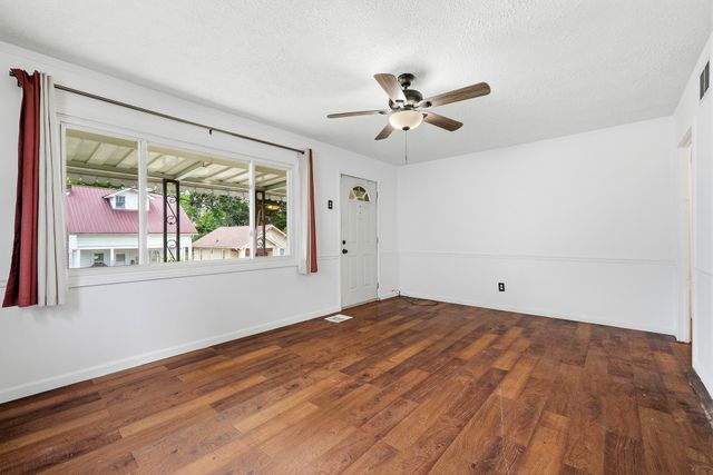 208 South Walnut Street, Huntington, WV 25705