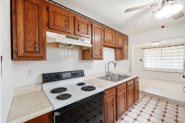 208 South Walnut Street, Huntington, WV 25705