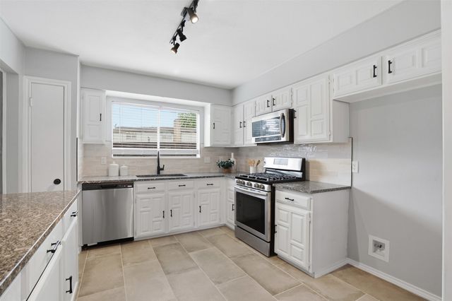 5017 Roundtable Lane, Garland, TX 75044