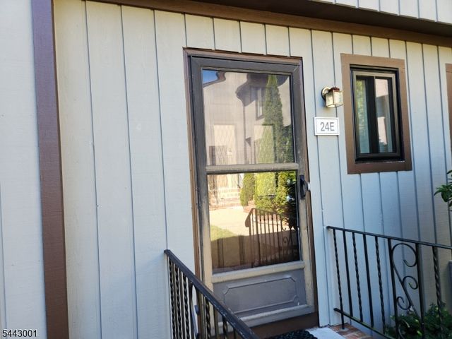 38 Park St 24E E, Florham Park Boro, NJ 07932