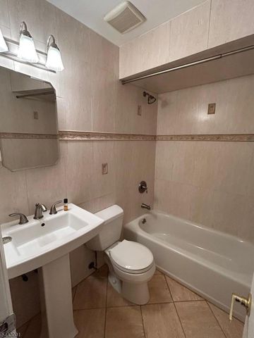 38 Park St 24E E, Florham Park Boro, NJ 07932