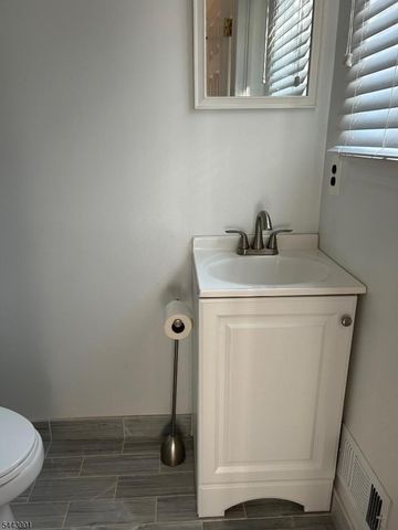 38 Park St 24E E, Florham Park Boro, NJ 07932