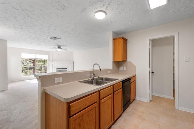 8051 Bay Branch Drive 423, The Woodlands, TX 77382