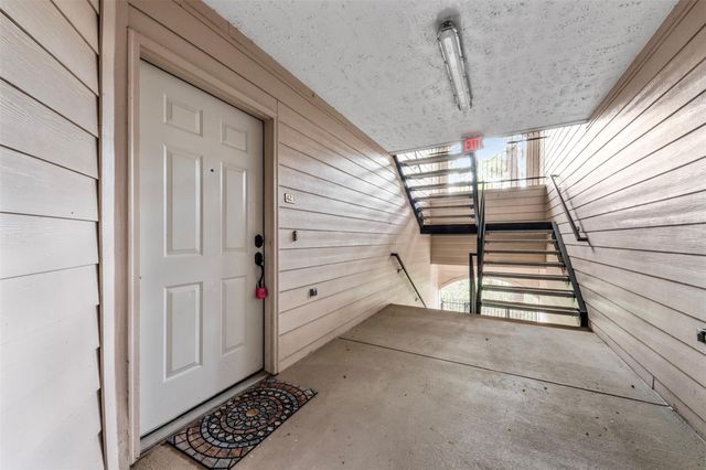 8051 Bay Branch Drive 423, The Woodlands, TX 77382