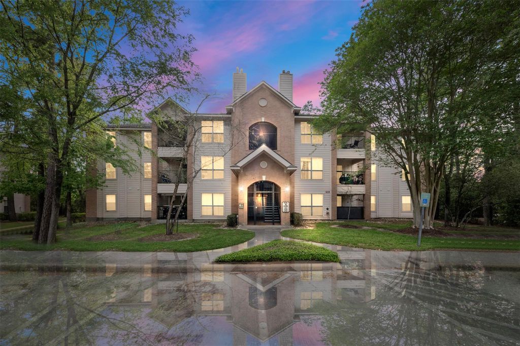 8051 Bay Branch Drive 423, The Woodlands, TX 77382