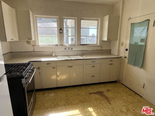 411 Kirby Street, Los Angeles, CA 90042