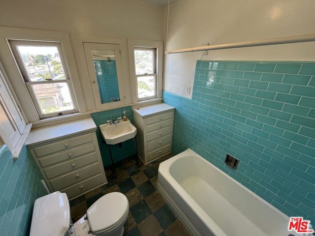 411 Kirby Street, Los Angeles, CA 90042