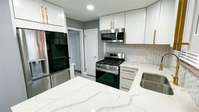 19016 Nadol Drive, Southfield, MI 48075