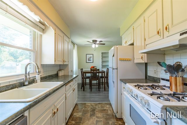 7504 Astronaut Avenue, Jenison, MI 49428