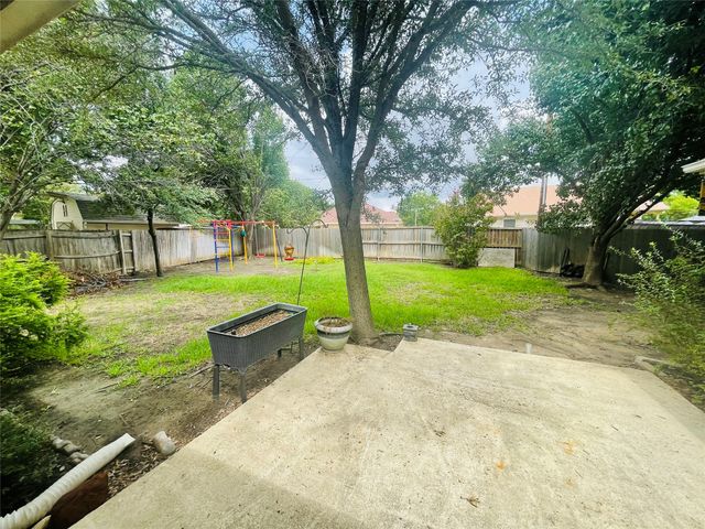 2 Hastings Court, Mansfield, TX 76063