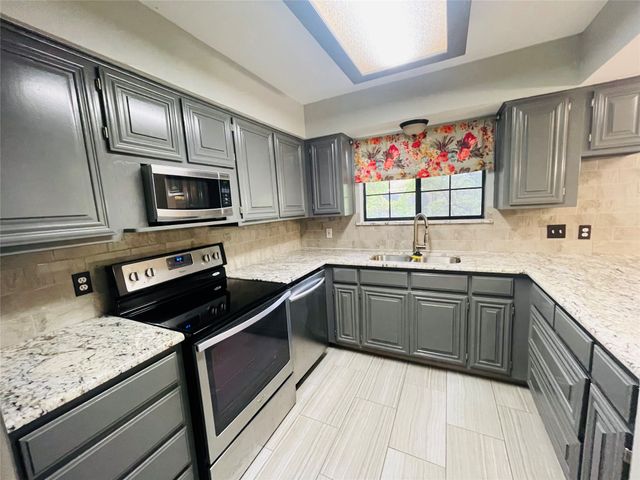 2 Hastings Court, Mansfield, TX 76063