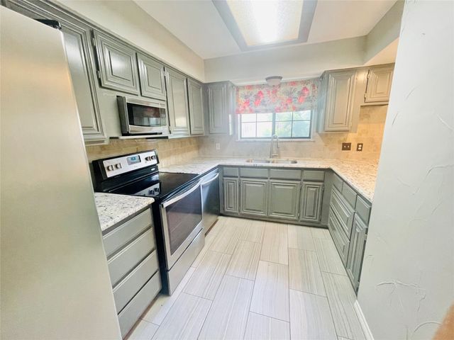 2 Hastings Court, Mansfield, TX 76063