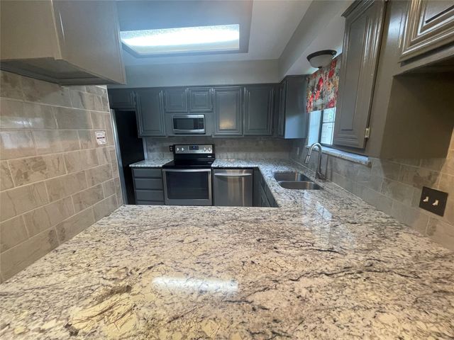2 Hastings Court, Mansfield, TX 76063