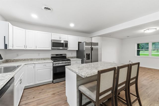 2854 S Lima Road, Kendallville, IN 46755