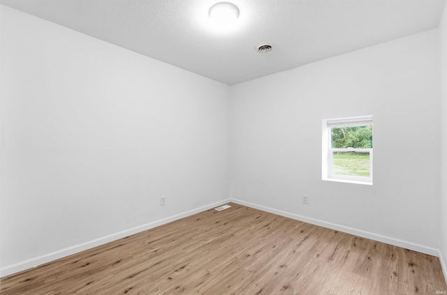2854 S Lima Road, Kendallville, IN 46755