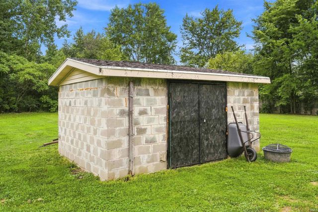 2854 S Lima Road, Kendallville, IN 46755
