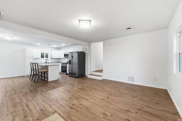 2854 S Lima Road, Kendallville, IN 46755