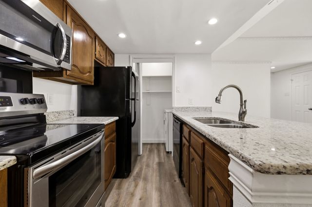 8510 Park Lane 201, Dallas, TX 75231