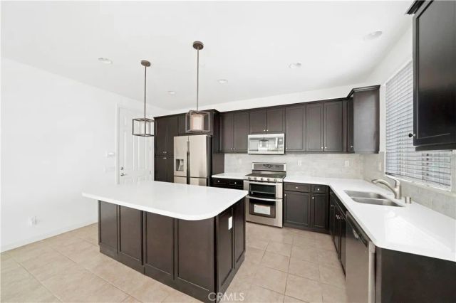 115 Bright Poppy, Irvine, CA 92618