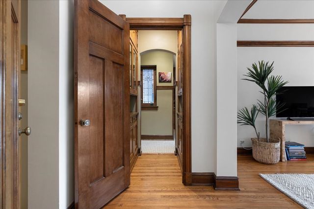 304 N Grove Avenue 3B, Oak Park, IL 60302