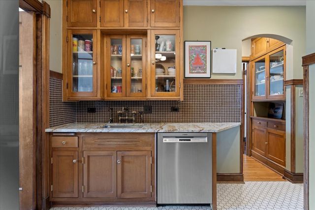304 N Grove Avenue 3B, Oak Park, IL 60302