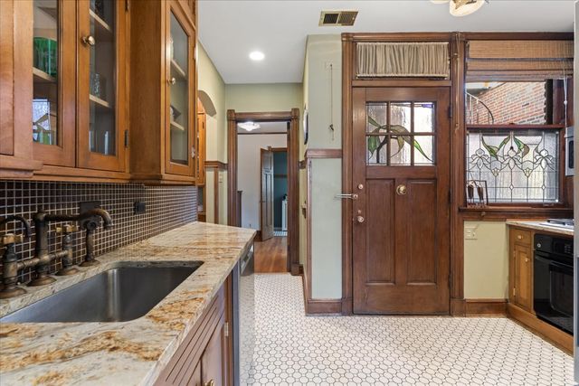 304 N Grove Avenue 3B, Oak Park, IL 60302