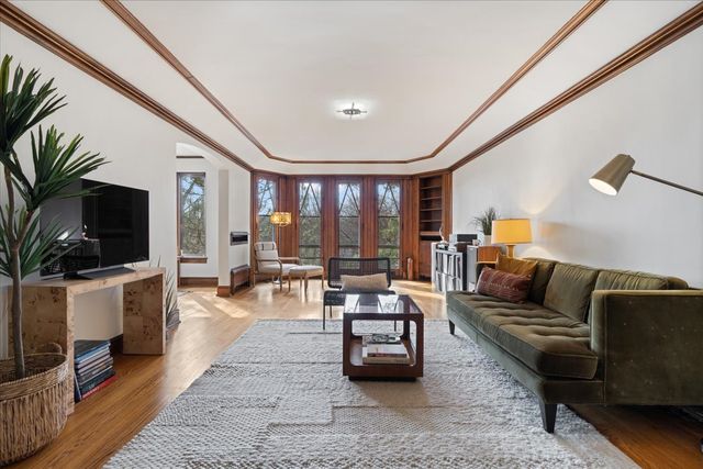 304 N Grove Avenue 3B, Oak Park, IL 60302