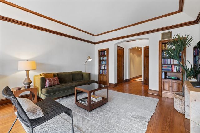 304 N Grove Avenue 3B, Oak Park, IL 60302