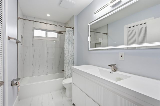 360 Hammocks Trail, Greenacres, FL 33413