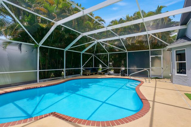 360 Hammocks Trail, Greenacres, FL 33413