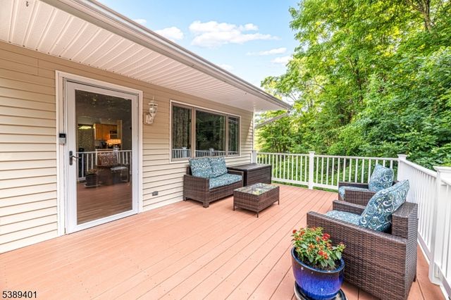 8 Pond Dr, Vernon Twp., NJ 07422