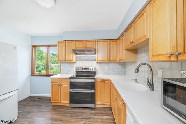 8 Pond Dr, Vernon Twp., NJ 07422