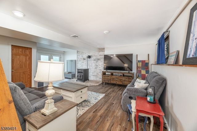 8 Pond Dr, Vernon Twp., NJ 07422