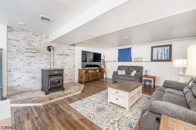 8 Pond Dr, Vernon Twp., NJ 07422