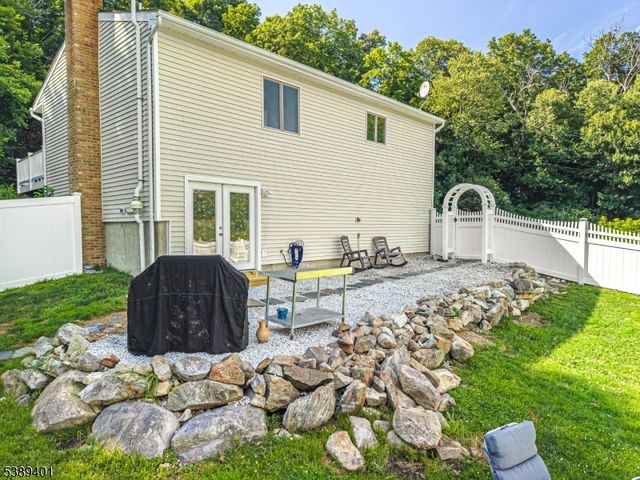8 Pond Dr, Vernon Twp., NJ 07422