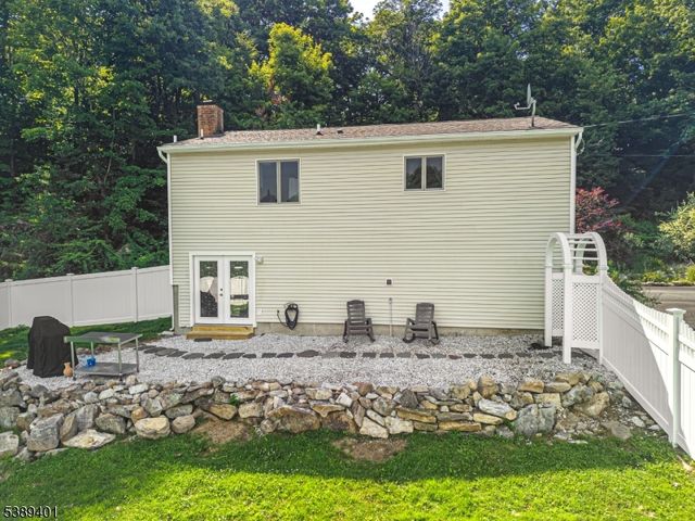 8 Pond Dr, Vernon Twp., NJ 07422