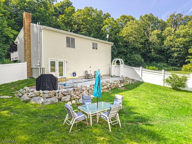 8 Pond Dr, Vernon Twp., NJ 07422