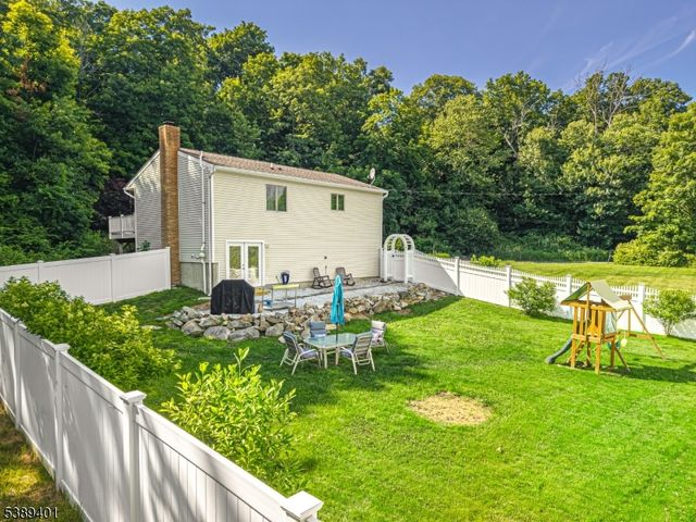 8 Pond Dr, Vernon Twp., NJ 07422